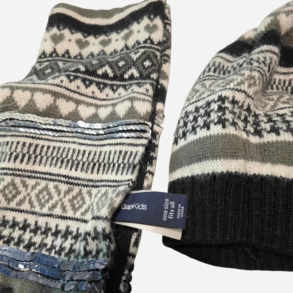 Gap Kids black, white, and gray geometric patterned beanie and scarf set